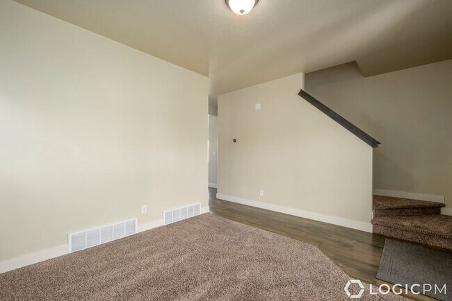 Foto del edificio - Stunning Single Family Home In Excellent L...