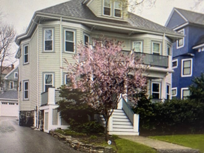 Building Photo - 15 Radford Ln