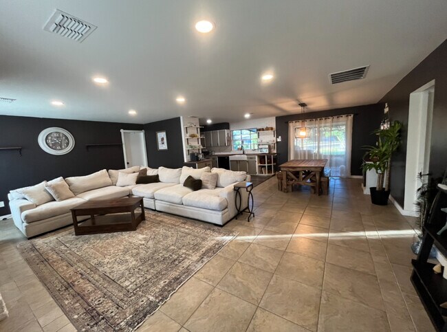 Foto del edificio - 64 Magnolia Dr