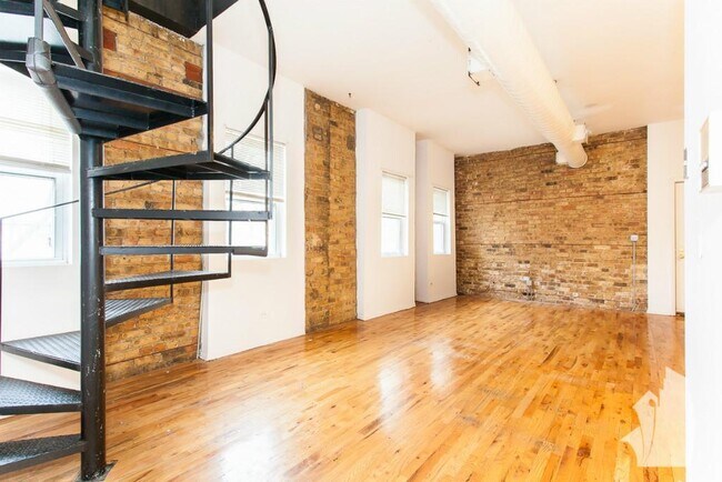 Foto del edificio - 2057 W Dickens Ave