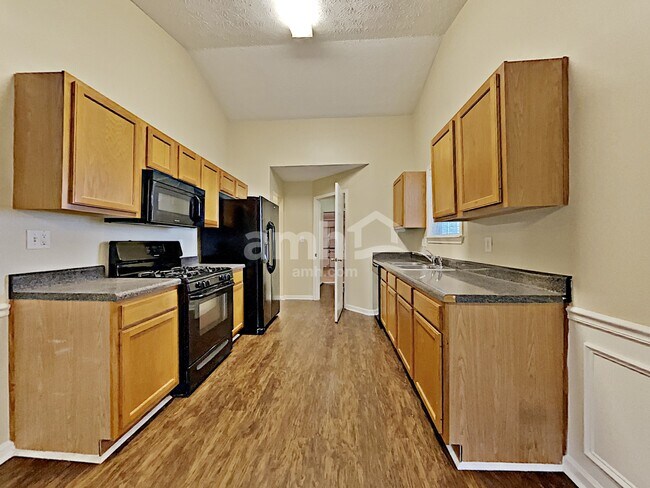 Building Photo - 451 Bellingham Dr