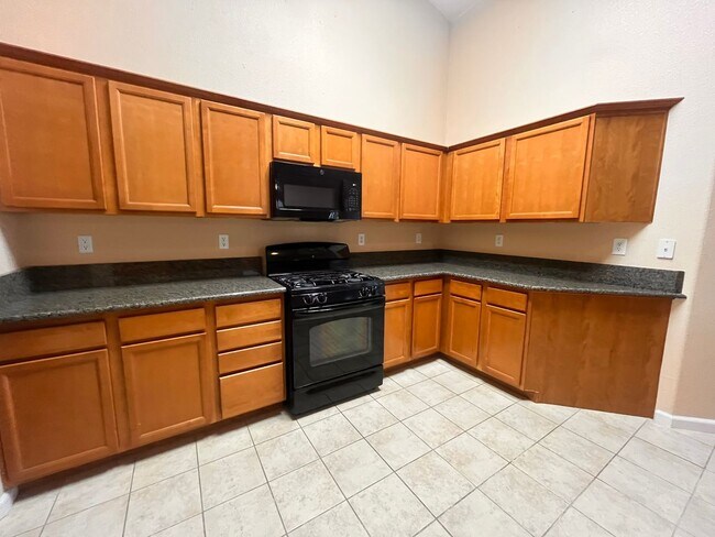 Building Photo - 2340 Catavee Ave