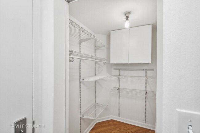 Building Photo - 1221 N Dearborn St