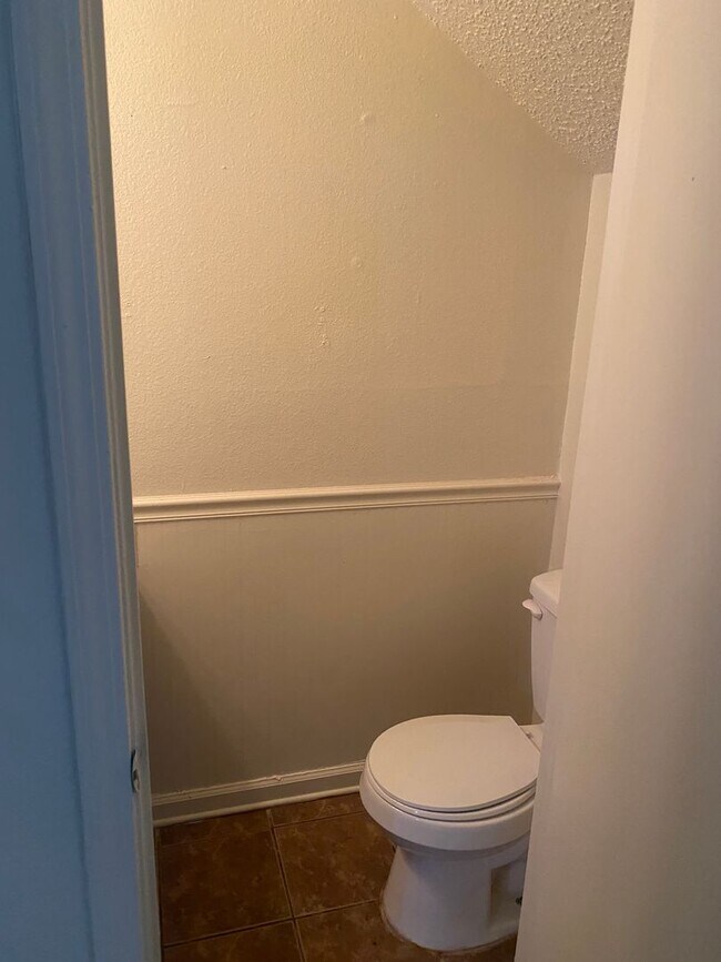 Foto del edificio - Great 2 Bedroom 2.5 Bath condo. Waiting fo...