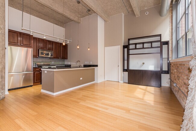 Building Photo - 1735 N Paulina St