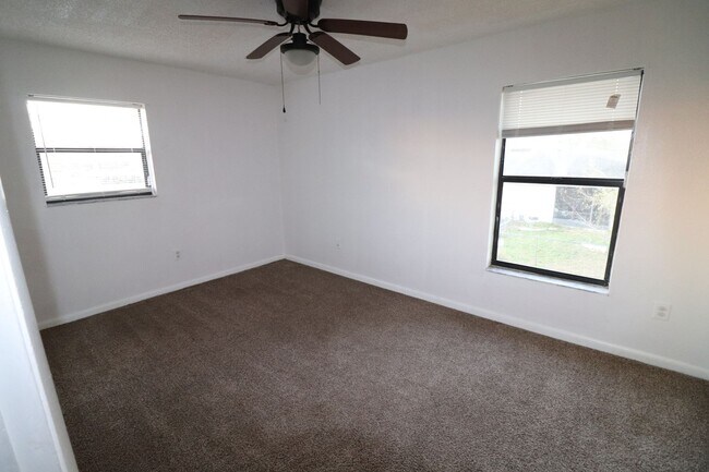 Building Photo - 727 Lucaya Dr