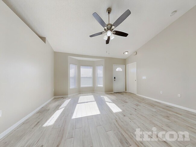 Building Photo - 164 Larchmont Dr