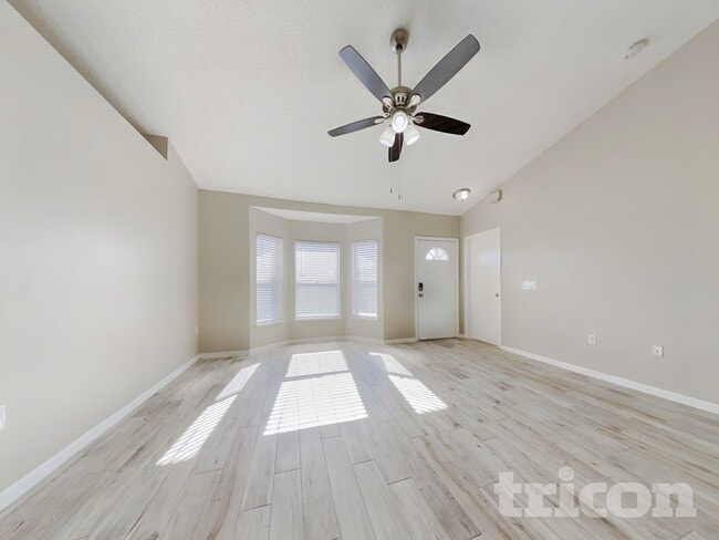 Foto del edificio - 164 Larchmont Dr