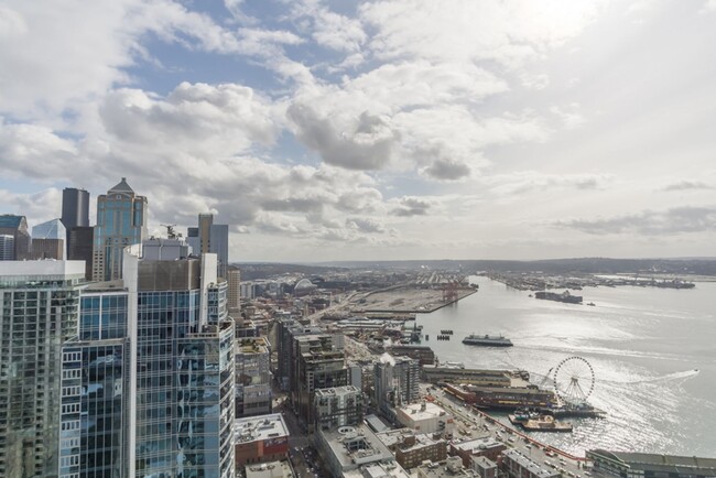 Building Photo - 2bd/1ba Seattle Condo