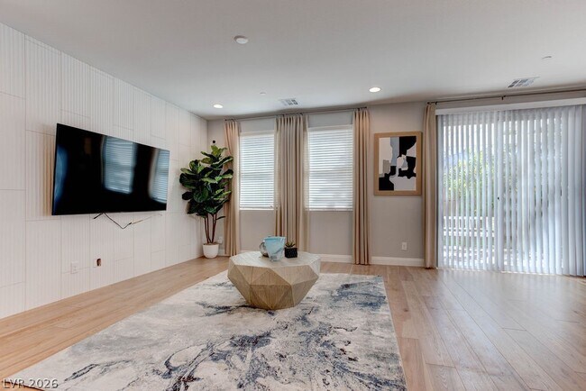 Foto del edificio - 8580 Luse St