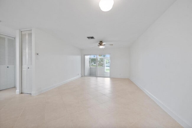 Building Photo - 2765 Ashley Dr W