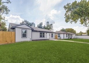 Building Photo - 5954 Belneath St