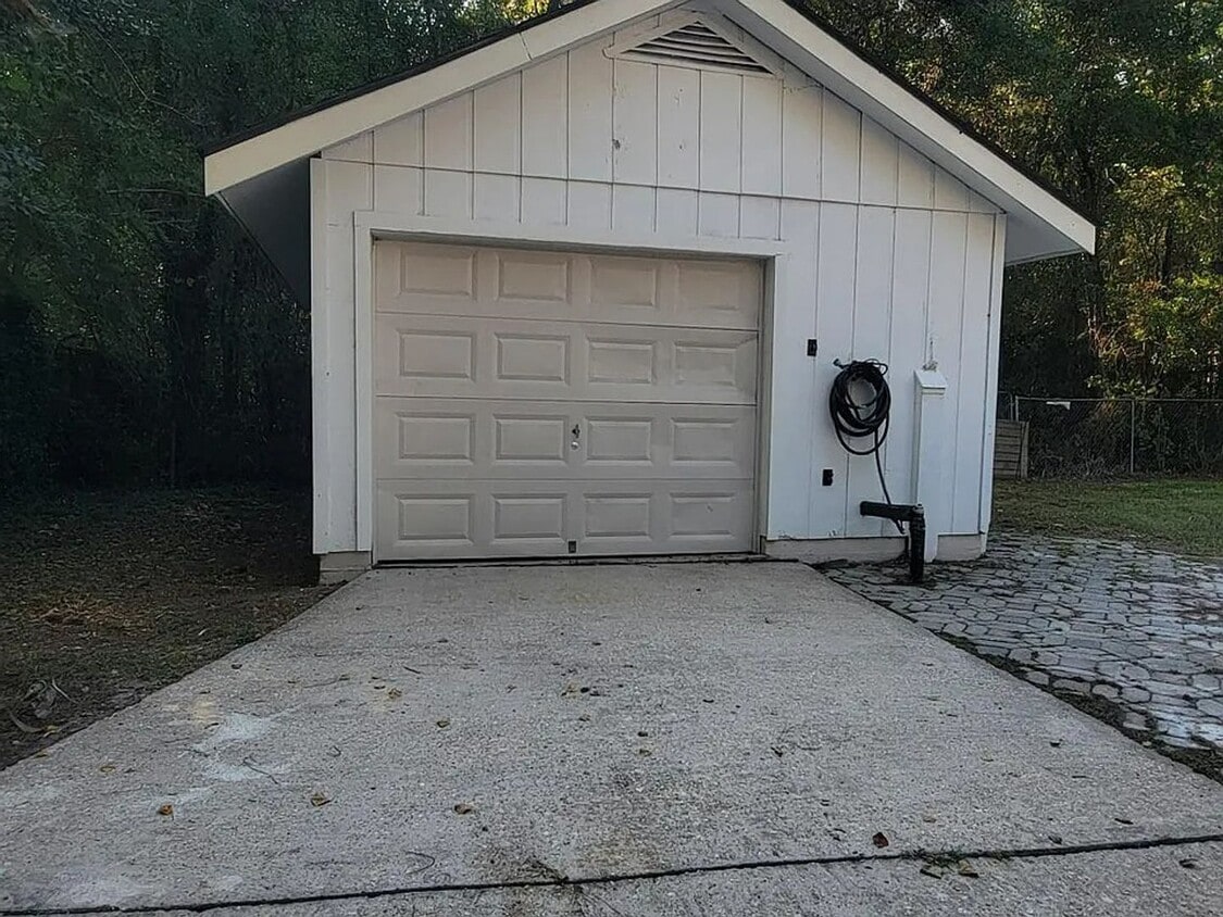 Primary Photo - Deval beautiful home