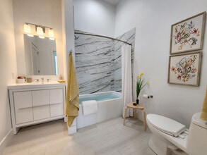 Building Photo - One Five on Washington