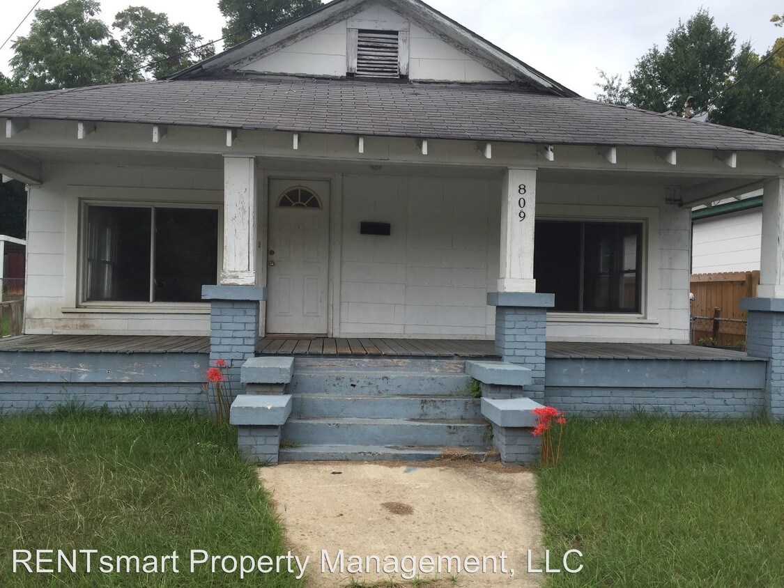 Primary Photo - 809 Apex Rd