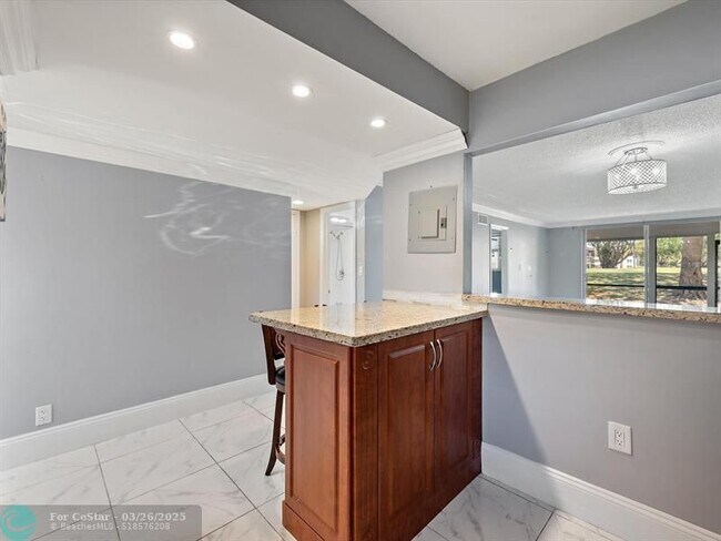 Building Photo - 371 S Hollybrook Dr