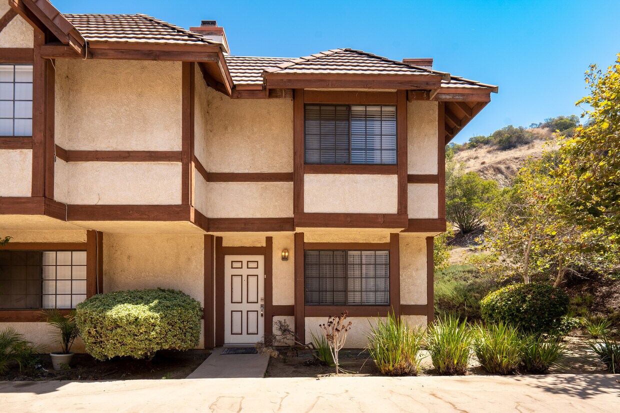9325 Sunland Park Dr, Sun Valley, CA 91352 Townhome Rentals in Sun Valley CA