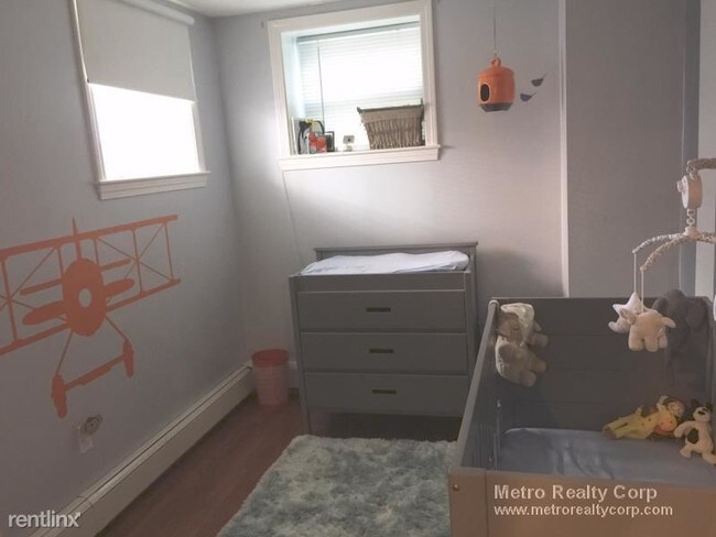 Foto del edificio - 4 br, 2 bath  - 227 Freeman Street #1