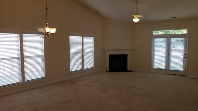 Foto del edificio - 5971 Hollow Wood Ct