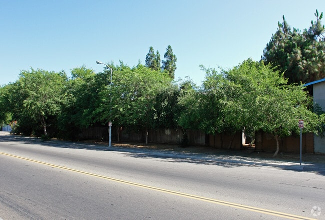 Building Photo - Villa Pines Apartments