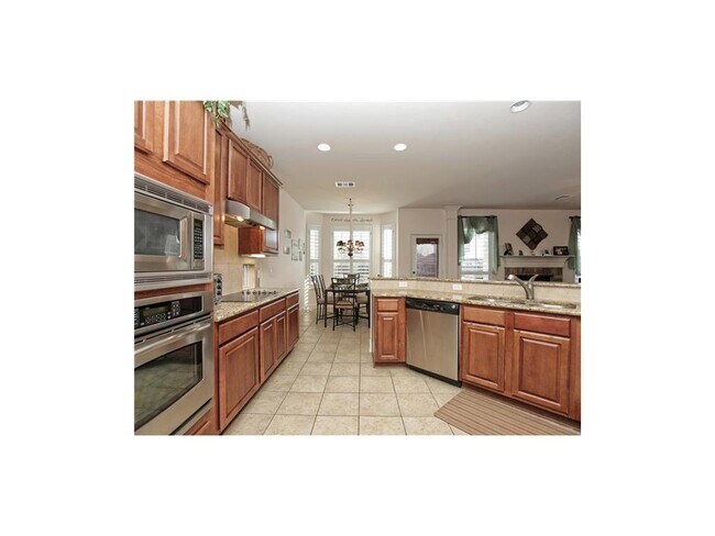 Building Photo - 2660 Salorn Way
