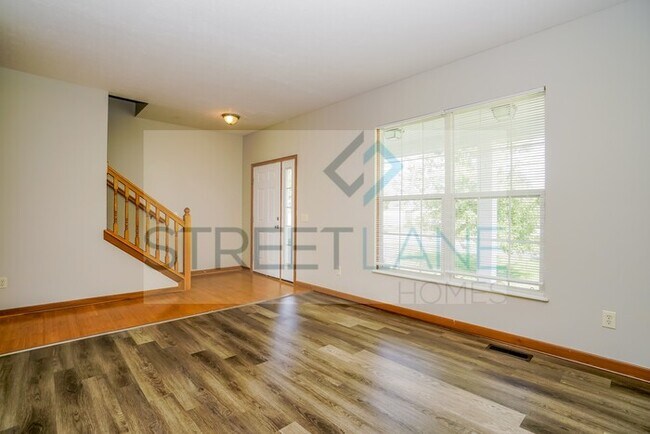 Building Photo - REDUCED! - Now offering $1000 off the firs...