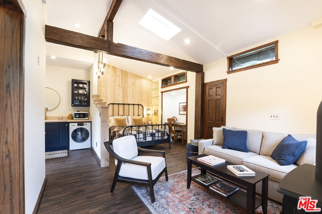 Primary Photo - 1722-1722 1/2 N Stanley Ave