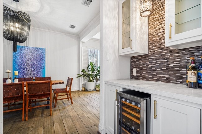 Foto del edificio - 4746 Post Oak Timber Dr