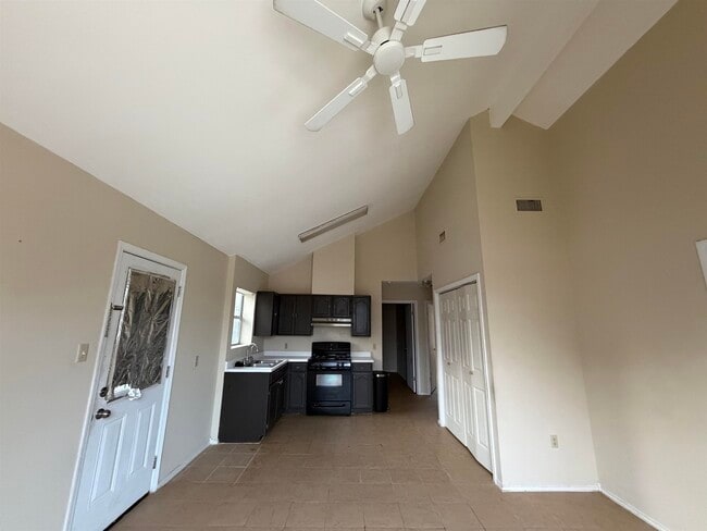 Building Photo - 410 Gage Loop