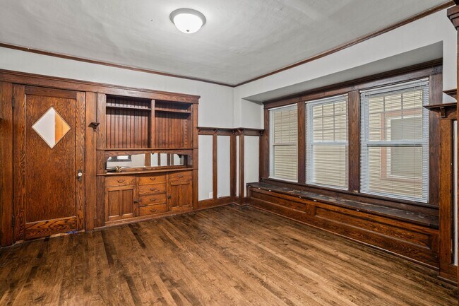 Foto del edificio - Oakland Upper Flat near campus