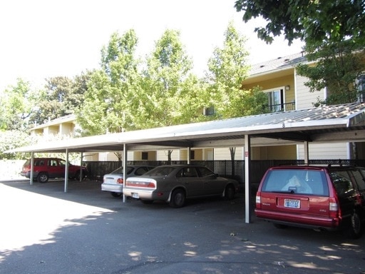 Building Photo - 541-579 NE Roberts Ave