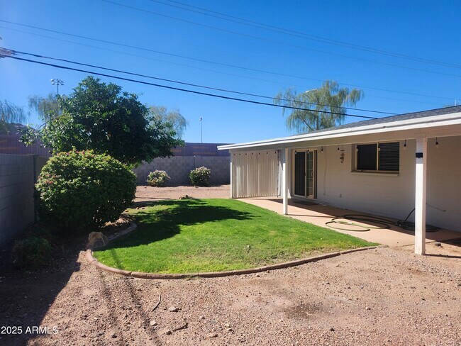 Building Photo - 6401 E Parkview Dr