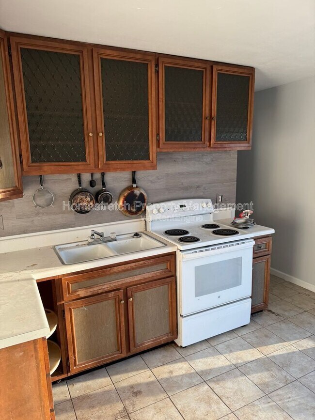 Building Photo - 850 St Bartholomew Dr