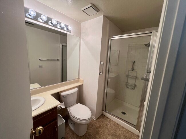 Foto del edificio - 3242 Rollingridge Ave