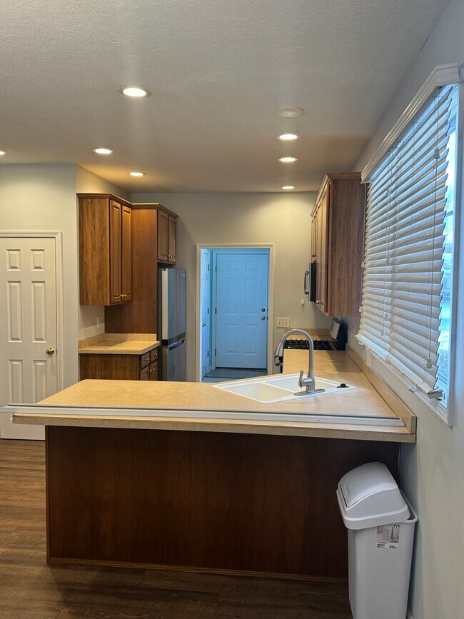 Foto del edificio - 3548 Oakmont Dr