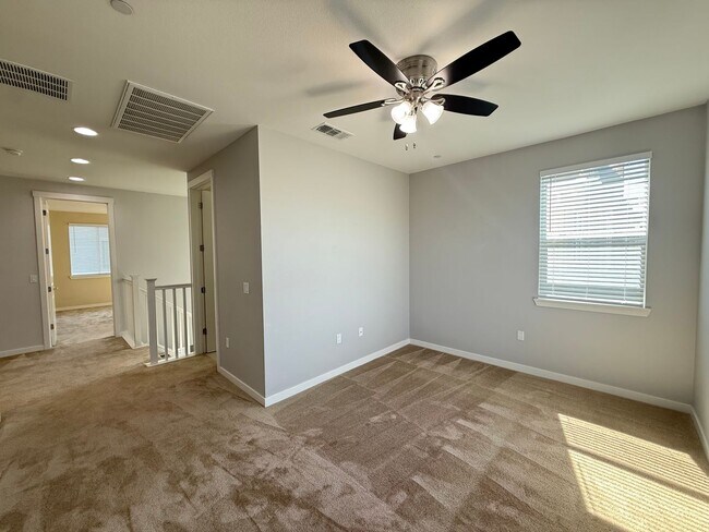 Foto del edificio - Beautiful Newer 4-Bedroom Home