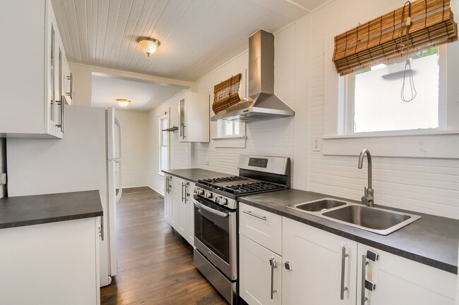 Building Photo - Cozy & Charming 2br 1920s Bungalow for Ren...