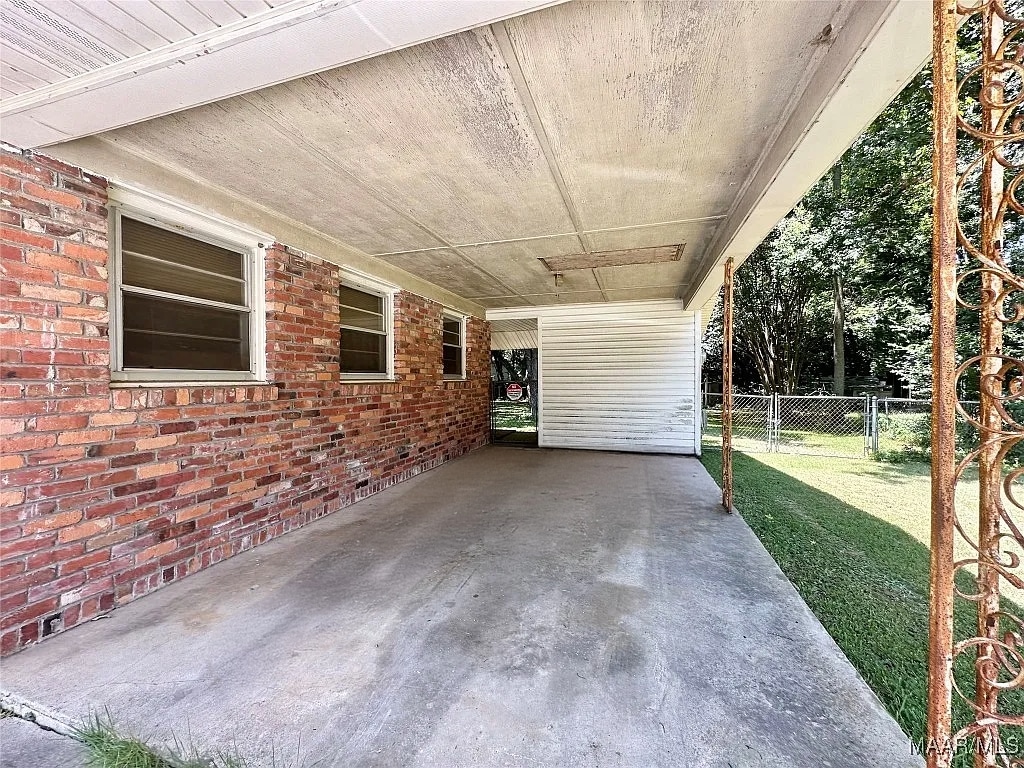 Building Photo - 1130 Lombard Dr