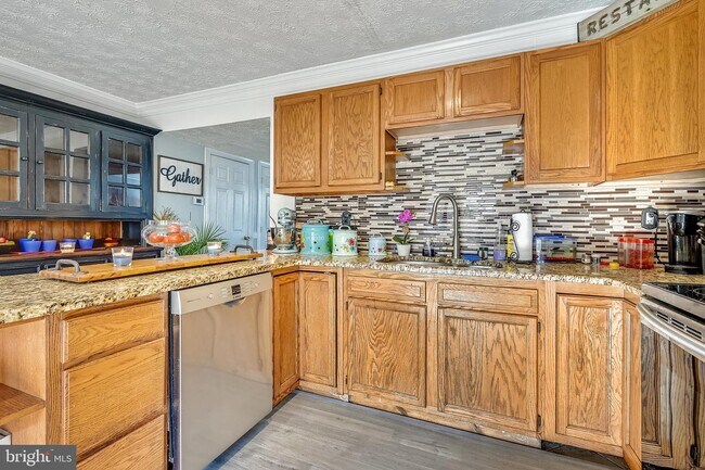 Foto del edificio - 409 Cedar Grove Rd