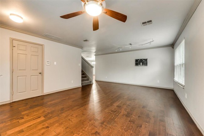 Foto del edificio - 2424 Emerald Ln