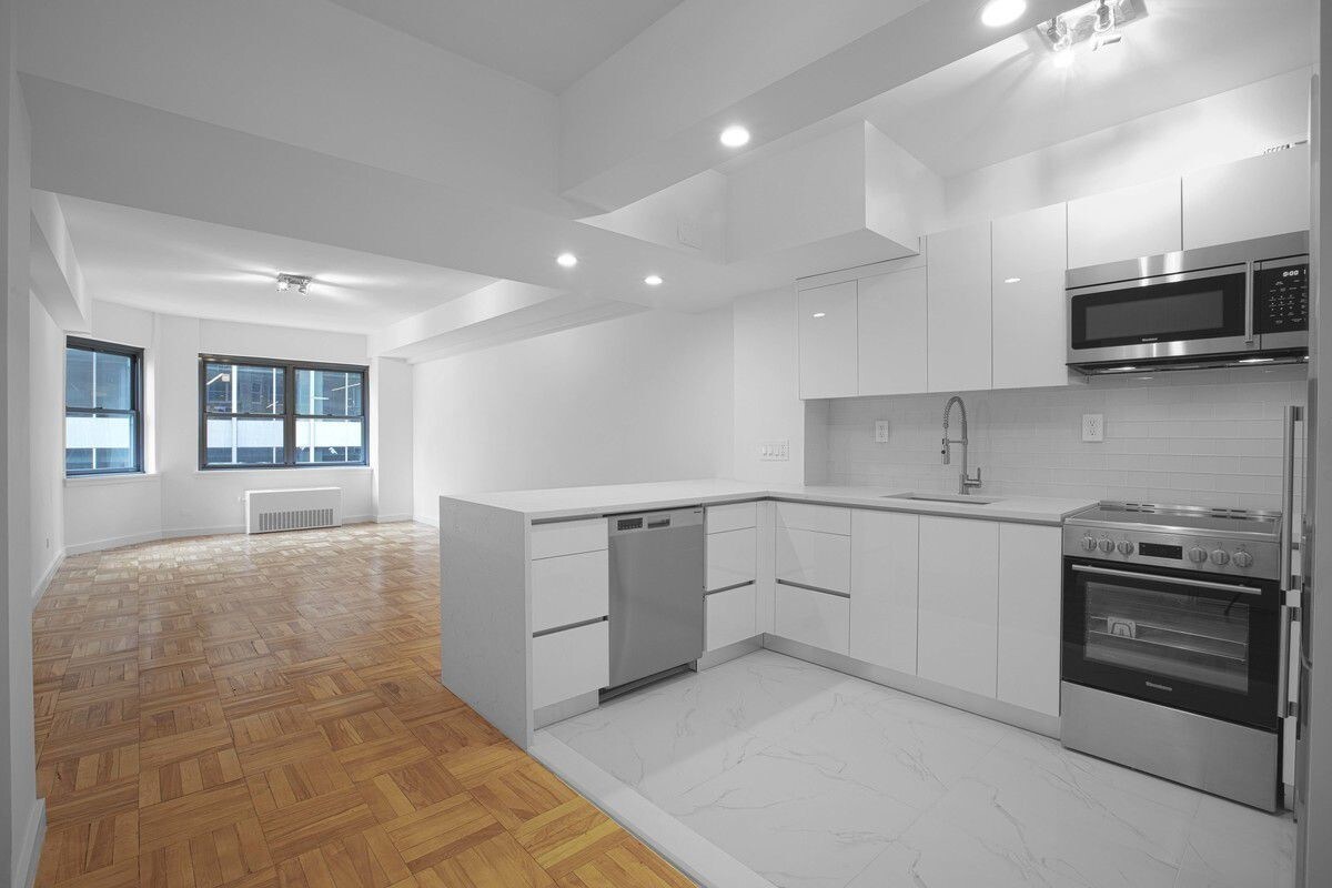 Primary Photo - 70 Park Ave