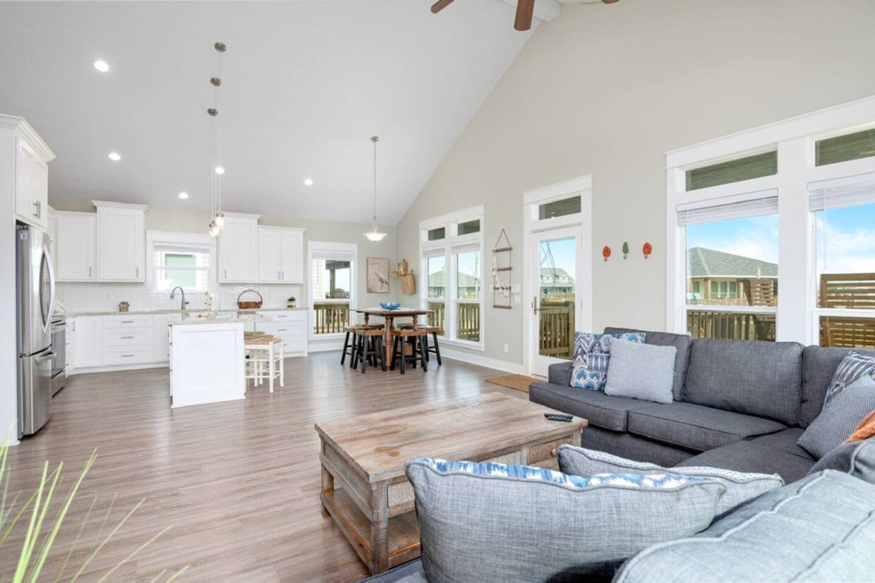 Foto principal - 947 Gulf Shores Dr