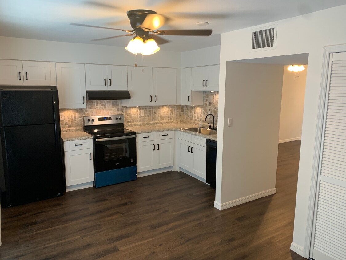 Foto principal - 5850 Cypress Gardens Blvd