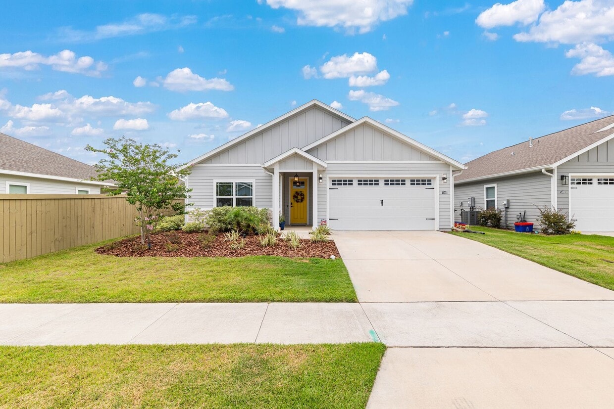 Foto principal - 4 BED 2 BATH in GRAND OAKS