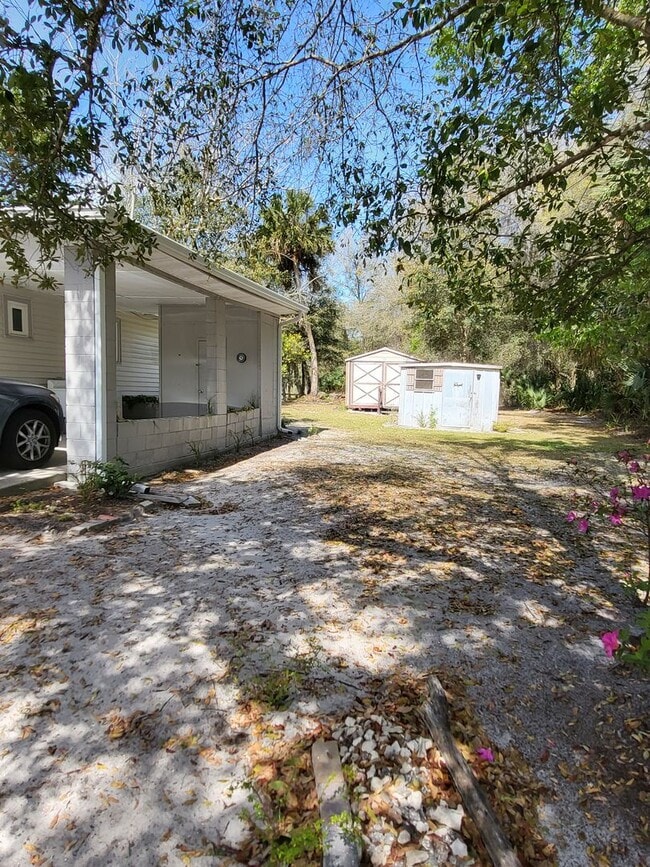 Building Photo - Cozy Home