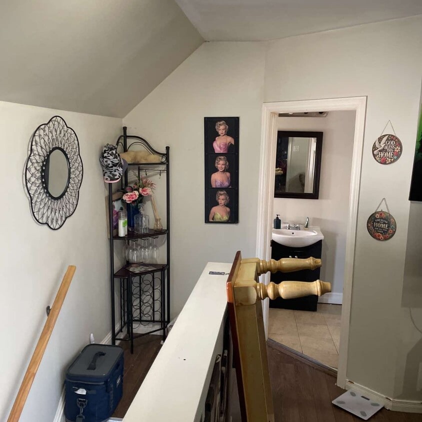 Primary Photo - Upper One-Bedroom, steps from downtown Mid...