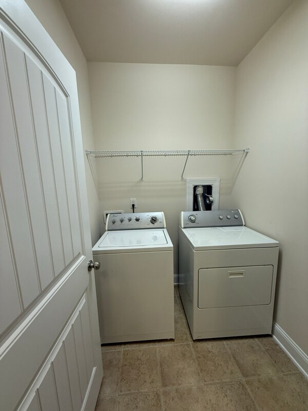 Foto del edificio - 220 Daymire Glen Ln