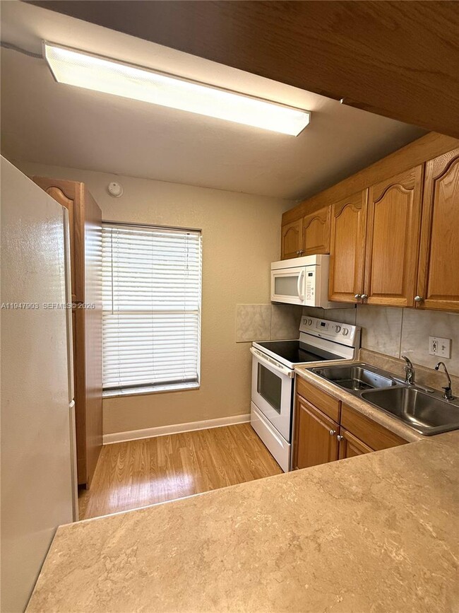 Foto del edificio - 6001 NW 61st Ave