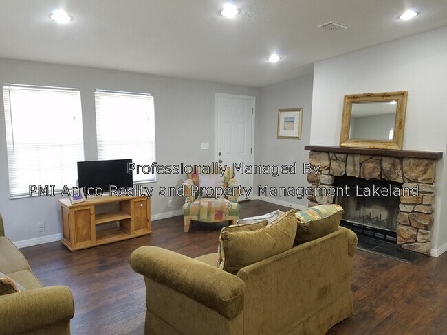 Foto del edificio - 990 E Bay St