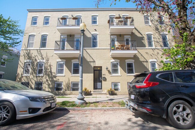Building Photo - Amazing 2 BR/1.5 BA Condo in H Street Corr...